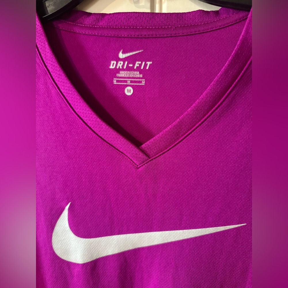 2/for $20 🪩 NIKE Women's Dri-Fit Long Sleeve Tee (Medium) - Picture 5 of 8